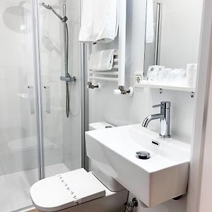 Habitación Pequeña con 2 Camas Individuales